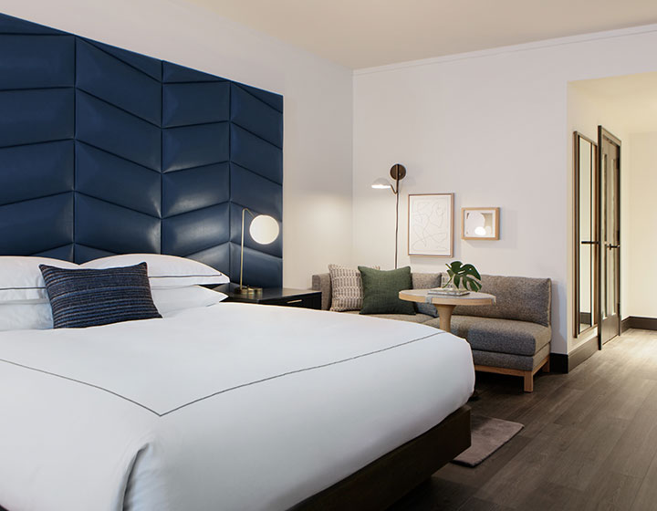 Midtown Atlanta Hotel King guestroom